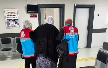 Ayağı Kırılan Yaşlı Kadına Vefa Eli