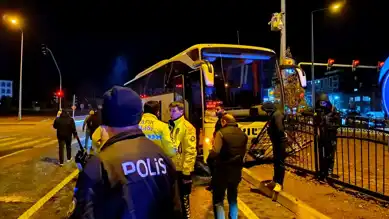 Bingöl'de Otobüs-Taksi Kazası: 4 Yaralı