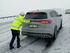Bingöl'de Yoğun Kar Yağışı Ulaşımı Felç Etti