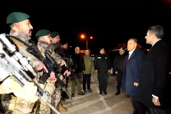 Bingöl Valisi, Yılbaşı'nda Yeni Doğanları Ziyaret Etti