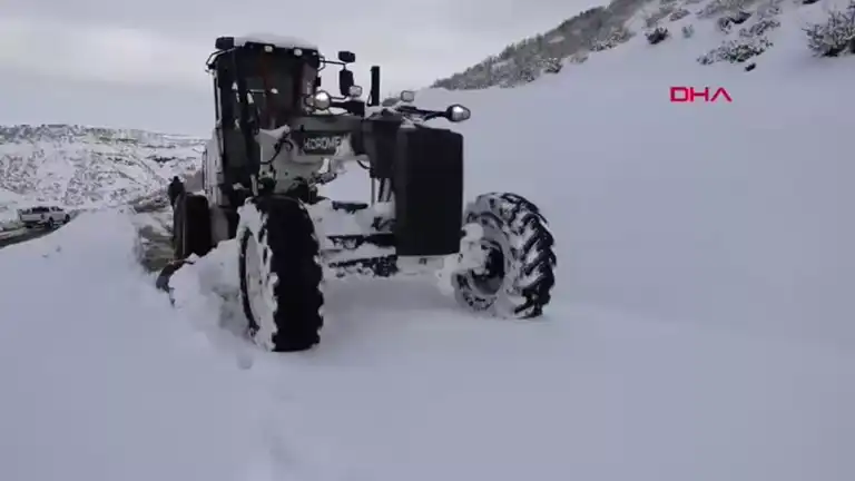 Doğu Anadolu'da Yollar Kar Yağışı Yüzünden Kapandı