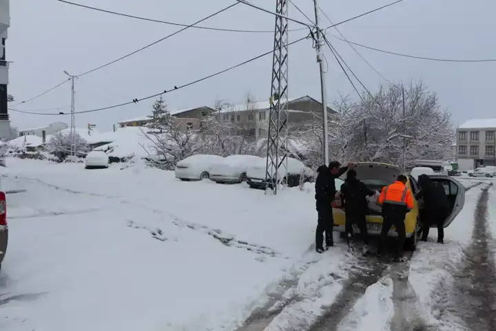 Doğu Anadolu'da Yoğun Kar Yağışı: Köyler Ulaşılmaz Durumda