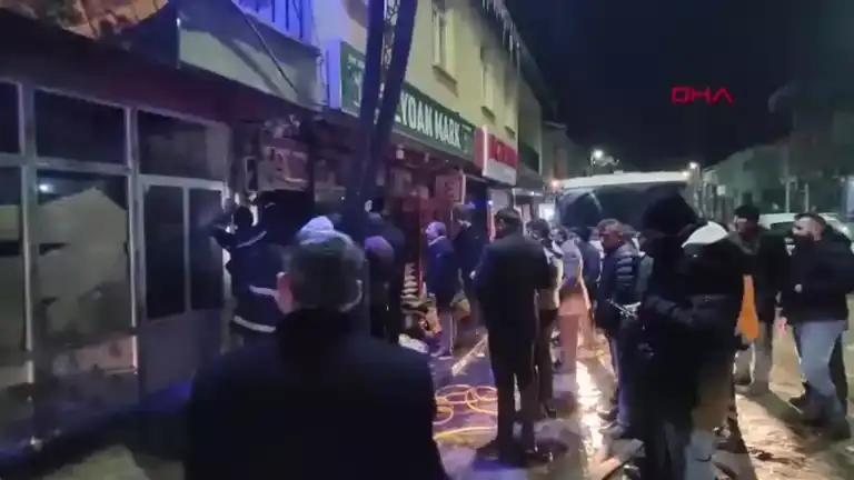 Doğu Anadolu'da Market Yangını Söndürüldü