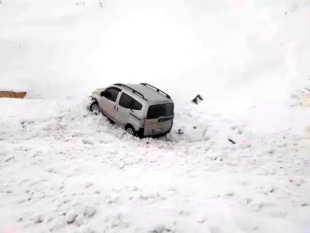 Bingöl Karlıova'da 3 Yaralı Ticari Araç Kazası